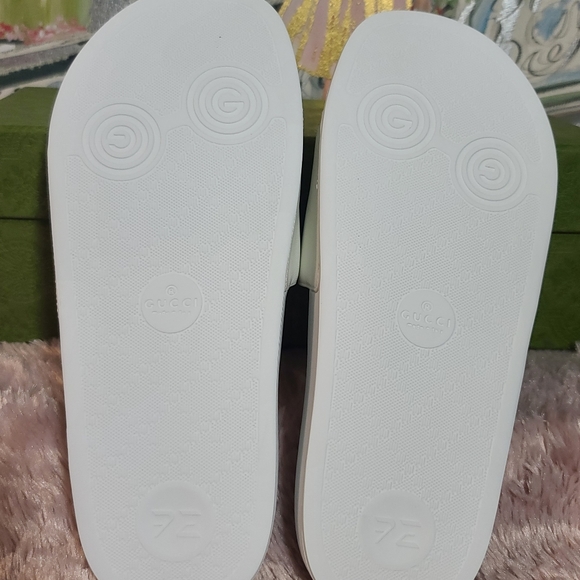 GUCCI Pursuit interlocking GG Logo Slide Sandals, white/red. Brand new in box - Picture 10 of 12